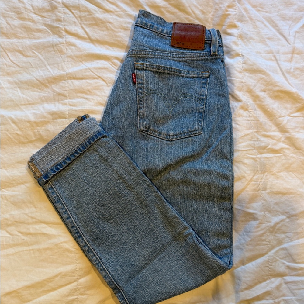 Levi's Women's Light Blue Straight Cropped Denim Jeans